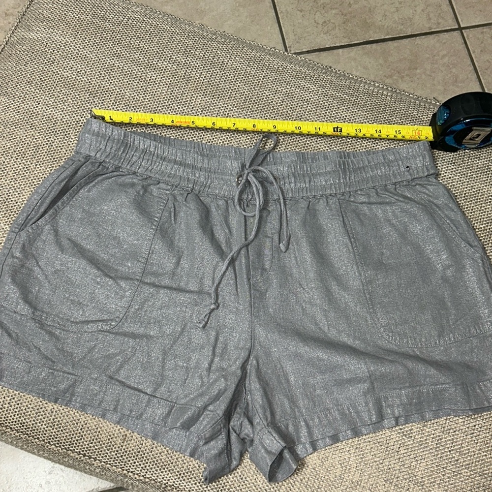 🆕️ New York & Co ~ Metallic-glitter look Linen Short size Large